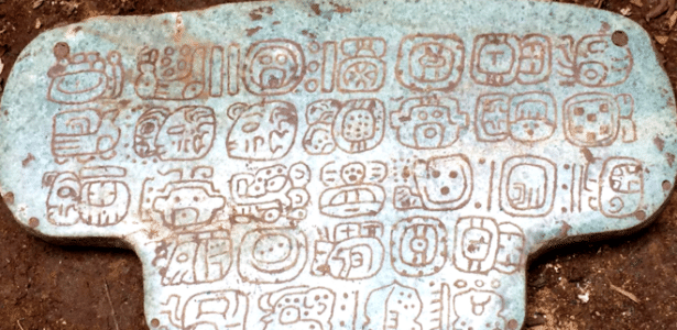 Joia apresenta 30 hieróglifos gravados na parte de trás - G Braswll UC San Diego 