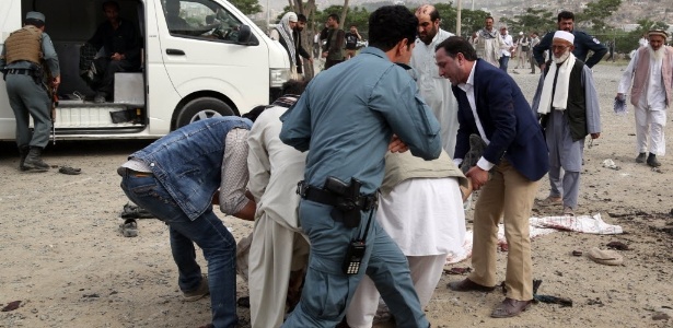 3.jun.2017 - Explosão em um funeral em Cabul, no Afeganistão, deixou ao menos sete mortos e cem pessoas feridas na manhã deste sábado - Rahmat Alidazah/Xinhua