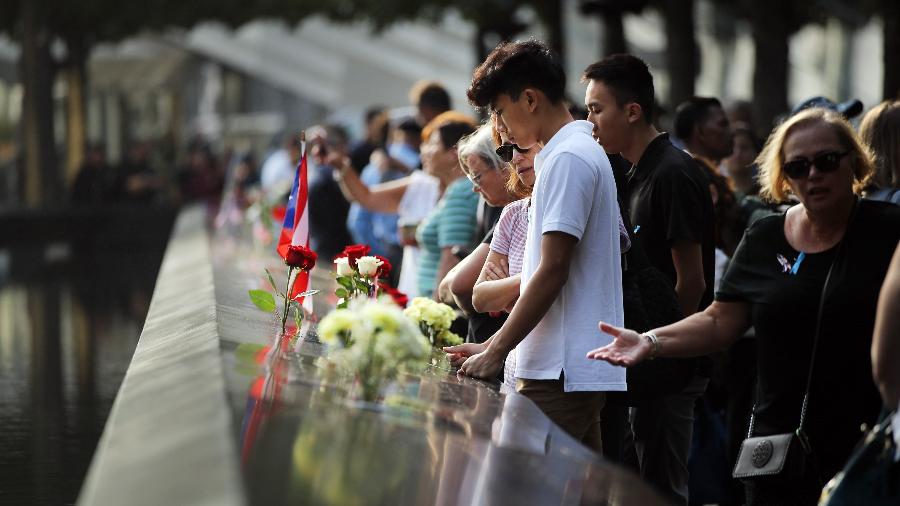 Amigos e familiares de vítimas dos atentados de 11 de setembro de 2001 prestam homenagens em memorial - Spencer Platt/Getty Images/AFP