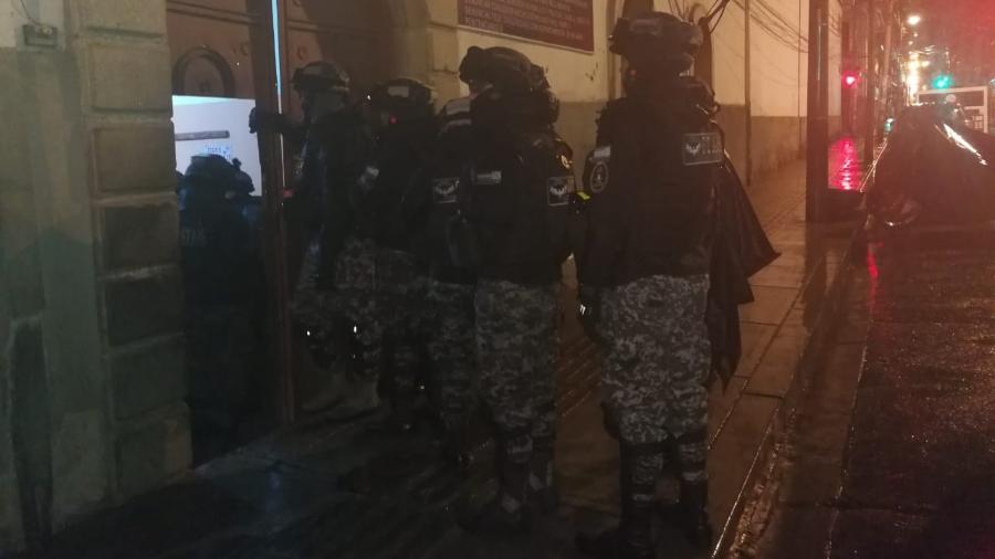 Agentes entram em prisão de Mocoví, na Bolívia, após membro do PCC ter detonado granada - Divulgação