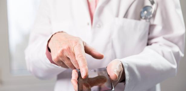 Para combater a covid-19 | SP adapta concurso e convoca médicos residentes por Whatsapp