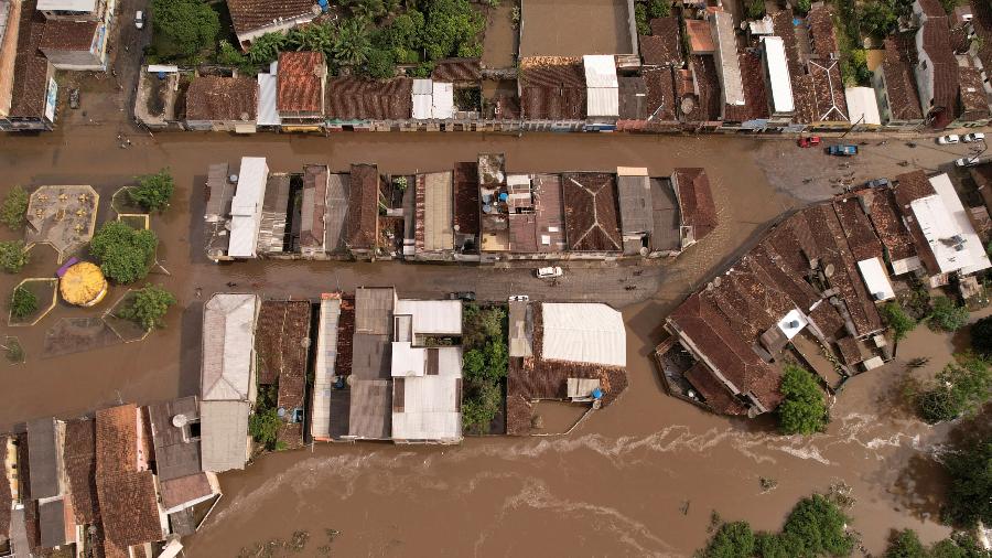 Vista aérea dos estragos deixados pela chuva na cidade de Itajuipe, no estado da Bahia - Amanda Perobelli/Reuters