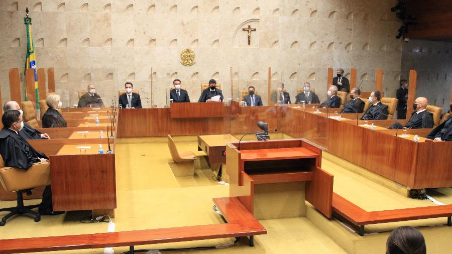 Bolsonaro e os ministros do STF na posse de André Mendonça, em dezembro de 2021 - Nelson Jr./STF