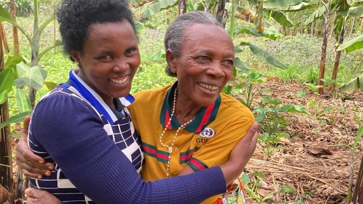 Bride's daughters Yankurije and Bernadette are close - and their families are close - BBC - BBC