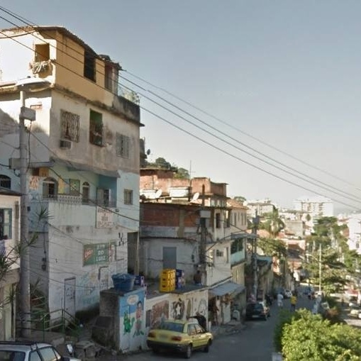 Tiroteios Entre Traficantes Assustam Favela Do Rio Pm Realiza Acao