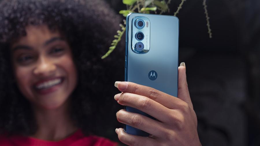 Motorola Edge 30 é o novo intermediário premium da marca, que chega por R$ 3.999 - Divulgação/Motorola