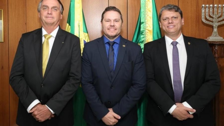 O ex-presidente Jair Bolsonaro (PL), Danilo Campetti e o governador de São Paulo, Tarcísio de Freitas