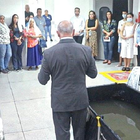 Piscina montada na Santa Casa de Campo Grande, MS, para batismo de paciente