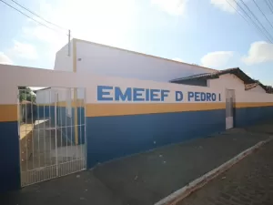 Polícia apura origem de arma usada em ataque com 4 mortos em escola na BA