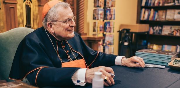 Quem é o cardeal Raymond Burke, um dos favoritos para se tornar papa