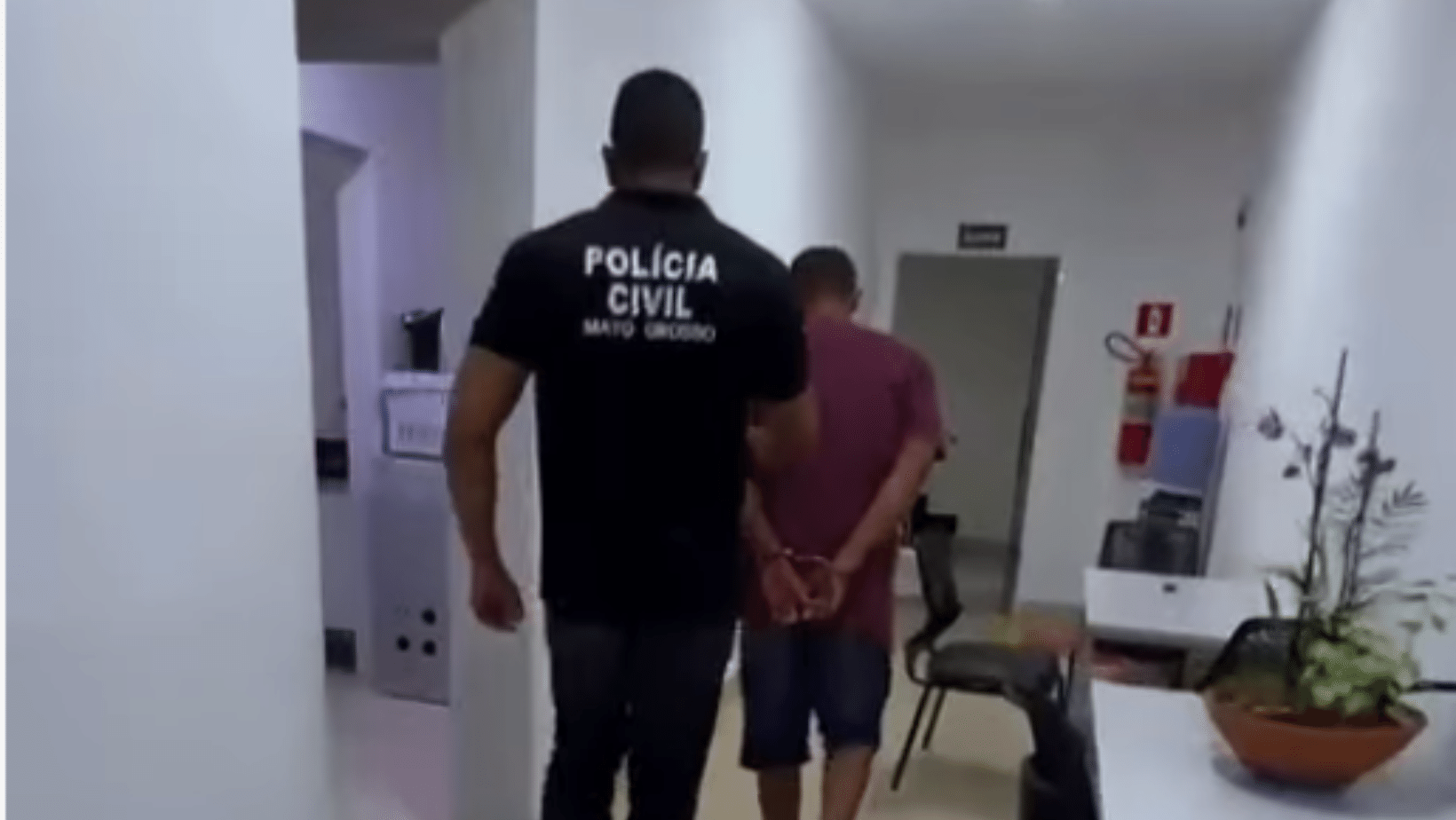 Momento em que pai suspeito de matar a filha, Olga Beatriz Santos da Silva, é preso no MT - undefined