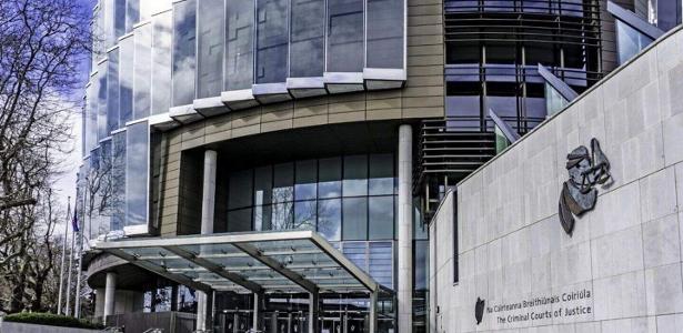 Brasileira é condenada por ajudar a operar rede de bordéis na Irlanda