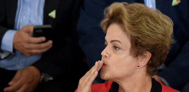 Movimentos sociais manifestaram apoio a Dilma durante encontro em Brasília - Evaristo Sá/AFP