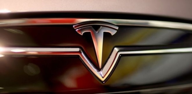 Dois modelos fabricados pela Tesla contarão com o novo software - Divulgação