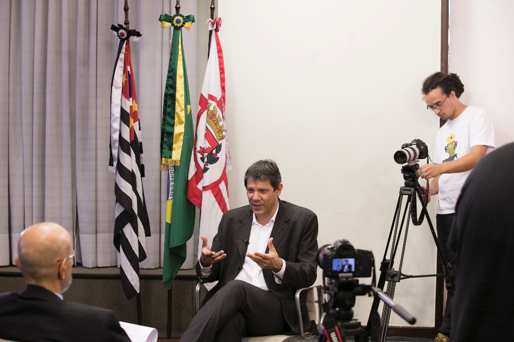 19.fev.2016 - O prefeito Fernando Haddad (PT) acredita que, se não fosse a crise política, a economia voltaria a andar em um ano - Lucas Lima/UOL