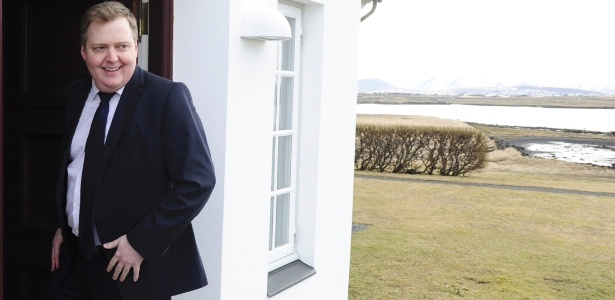 5.abr.2016 - O ex-premiê da Islândia, Sigmundur David Gunnlaugsson, chega em sua residência em Reykjavik - Sigtryggur Johannsson/Reuters - Sigtryggur Johannsson/Reuters