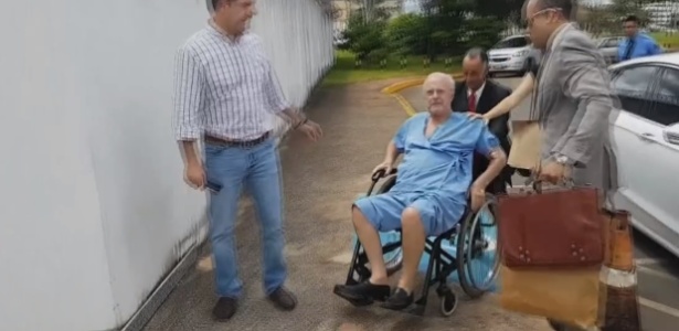 30.mar.2018 - O deputado federal afastado Paulo Maluf (PP-SP) chega de Brasília a São Paulo para cumprir pena em prisão domiciliar - Reprodução/GloboNews