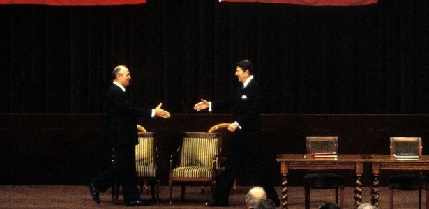Encontro entre Gorbachev e Reagan, em reaproximação entre URSS e EUA - Getty Images