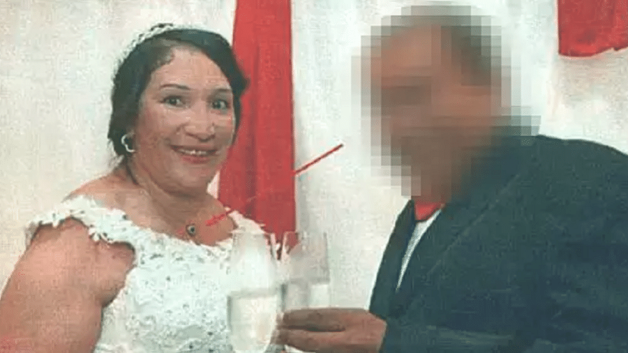 Corrente utilizada por Adriana em seu casamento foi utilizada como prova dos furtos - Reprodução/Facebook