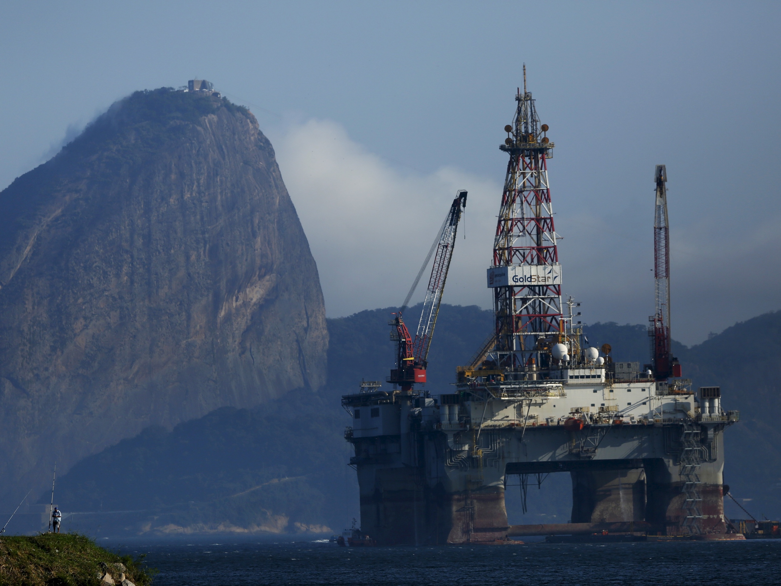 EUA devem considerar atacar refinarias de petróleo do Irã, diz