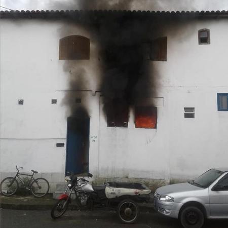 24.jan.2020 - Casa pega fogo em Paraty, no Parque Mangueira. Três meninas morreram no incêndio - Reprodução/Facebook/Wesley Guedes