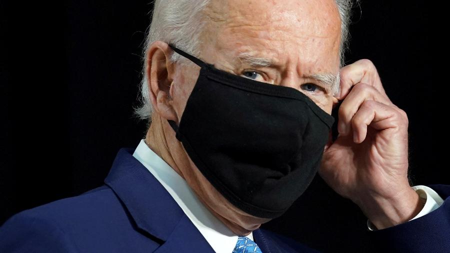 Joe Biden usa máscara de proteção após discursar em Wilmington, Delaware - 