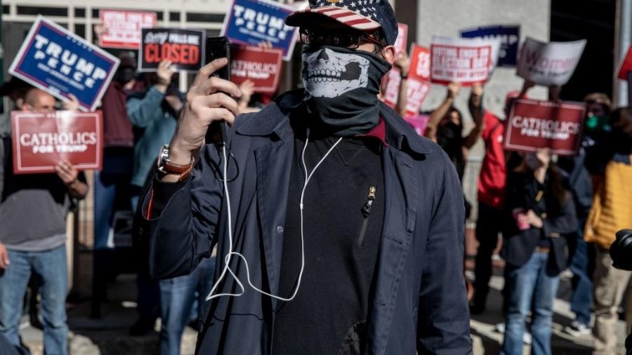 (05/11/2020) Eleições nos EUA: Protestos em Filadélfia, na Pensilvânia, onde manifestantes pró-Trump pedem interrupção da contagem de votos - Chris McGrath/Getty Images