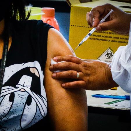 Vacina tem evitado morte de idosos no país - Aloísio Maurício/Fotoarena/Estadão Conteúdo