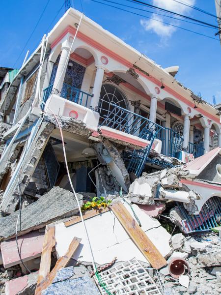 Casa destruída após um terremoto de magnitude 7,2 em Les Cayes, Haiti - STRINGER/REUTERS
