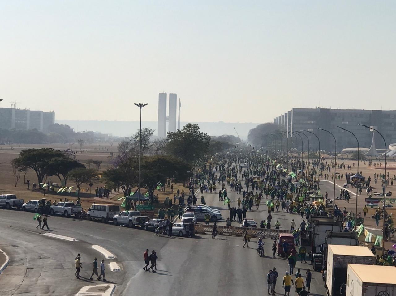 7.set.2021 -   Apoiadores do presidente Bolsonaro se concentram em frente ao Congresso Nacional para os atos de hoje. Manifestações a favor e contra o governo acontecem hoje em diversas cidades do Brasil - Lucas Valença/UOL