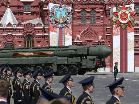 Moscou: apelo de Londres para não gastar dinheiro em armas russas