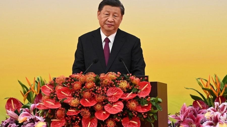 Xi Jinping em discurso no 25º aniversário de devolução britânica de Hong Kong - SELIM CHTAYTI/AFP
