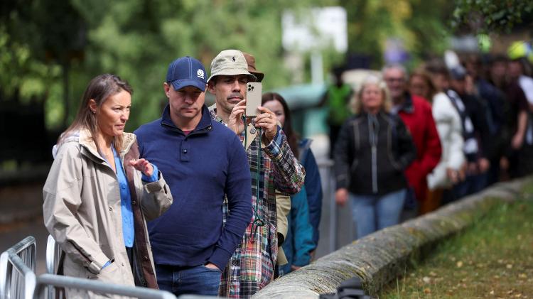 People, Queen II.  Balmoral Palace where Elizabeth is with family members flock to Scotland - RUSSELL CHEYNE/REUTERS - RUSSELL CHEYNE/REUTERS