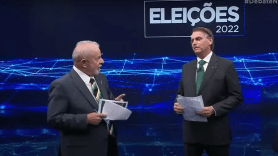 Lula mostra papel "misterioso" para Bolsonaro em debate na Band - Reprodução / Band