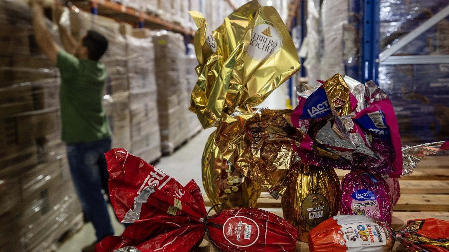 Empresas dizem que processo de produção e estocagem deixam ovos de Páscoa mais caros que chocolate - Eduardo Knapp/Folhapress