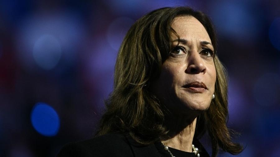 Kamala Harris discursa durante um comício em Madison, Wisconsin