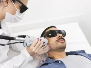 15% da população, e cada vez mais homens, fazem depilação a laser