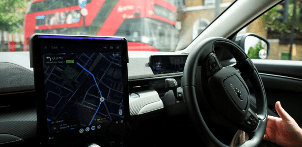 Uber anuncia investimento de mais de US$ 10 bilhões em táxis autônomos