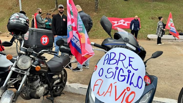 Motoboys criticam Flávio e 'resgatam' motociata para apoiar Lula em SP