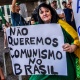 15.ago.2015 - Manifestantes protestam contra o comunismo no vão livre do Masp, na tarde deste sábado (15). Pelo menos 270 cidades brasileiras devem ter protestos contra o governo da  presidente Dilma Rousseff neste domingo - Cris Faga/Fox Press Photo/Estadão Conteúdo
