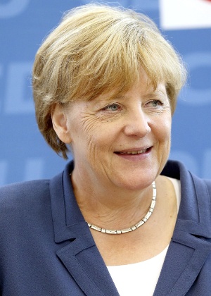 Angela Merkel afirmou que a Alemanha está convencida da "responsabilidade" do nacional-socialismo de Hitler no extermínio de seis milhões de judeus - Wolfgang Kumm/Efe