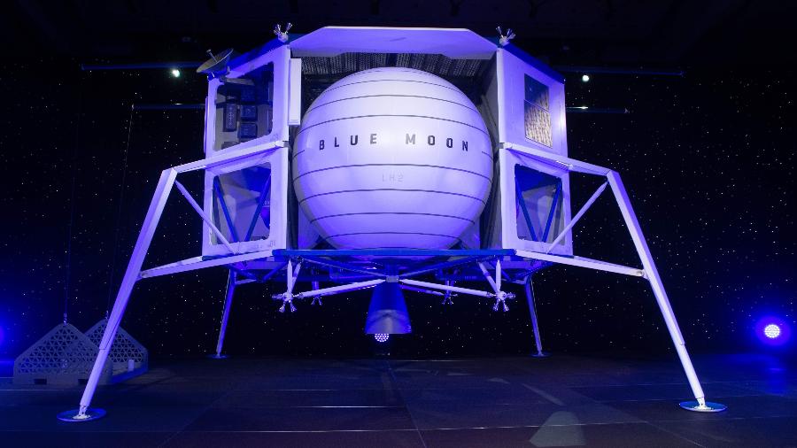 A maquete da cápsula Blue Origin, de Jeff Bezos, executivo da Amazon - Saul Loeb/AFP
