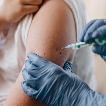 Prefeitos e funcionários das prefeituras de várias cidades tomaram a vacina contra a covid-19 mesmo sem estarem no grupo prioritário - Freepik