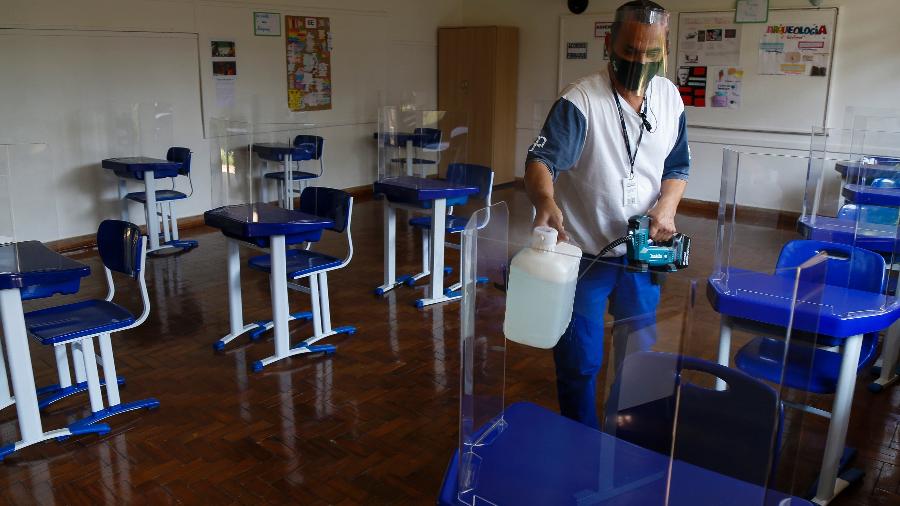 Brasil foi um dos países onde as escolas ficaram fechadas por mais tempo e, ainda hoje, 18 estados mantêm o ensino apenas de maneira remota - Miguel Schincariol/Getty Images