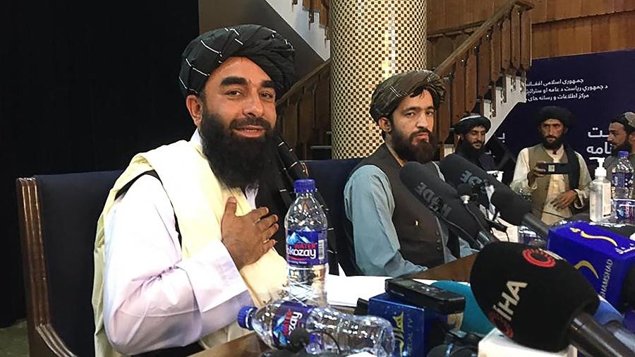 O braço do EI no Afeganistão "está mais ou menos sob nosso controle", diz o porta-voz do Talibã - Hoshang Hashimi/AFP