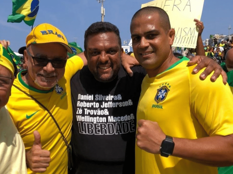 Ex-candidato, PM amigo de Queiroz ganha cargo público em base eleitoral