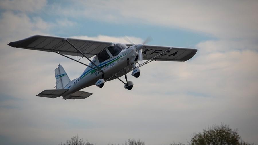 Aeronave ultraleve Ikarus C42 foi usada no primeiro voo do mundo feito apenas apenas com combustível sintético - Divulgação/Royal Air Force