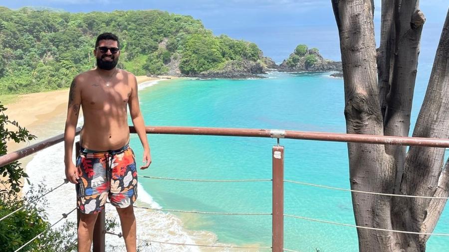 Luis Eduardo Barbosa em Fernando de Noronha, antes de ser atacado por um tubarão - Arquivo pessoal