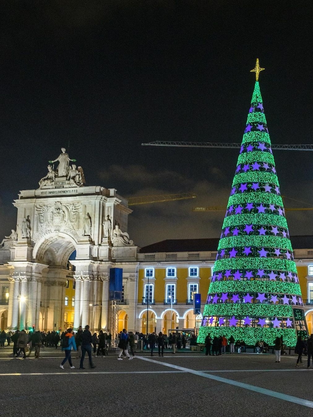 Lisboa: Árvore de Natal não acende após contagem regressiva; veja