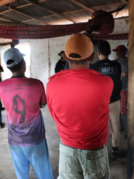 17 trabalhadores foram resgatados de carvoaria no Maranhão - Divulgação/MPT-MA